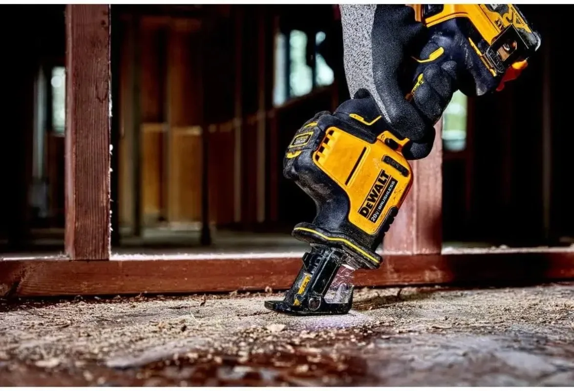 DEWALT DCS369 Circular Saw